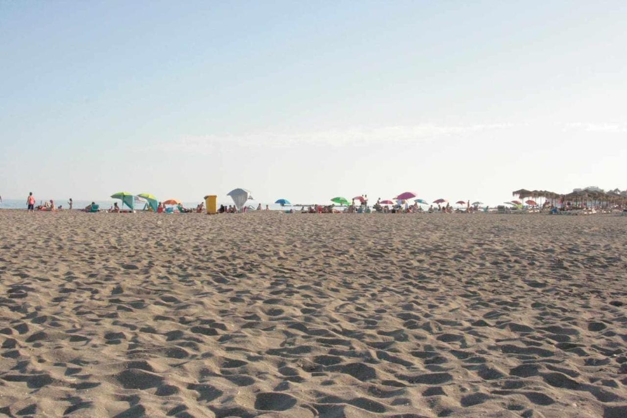 Pool And Beach In 贝纳尔马德纳 外观 照片