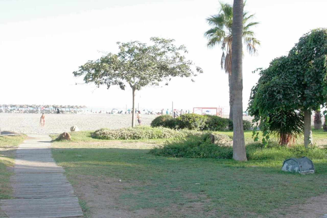 Pool And Beach In 贝纳尔马德纳 外观 照片