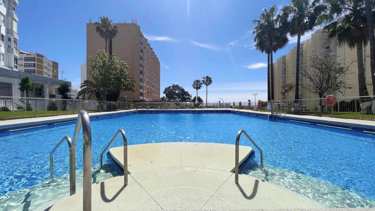 Pool And Beach In 贝纳尔马德纳 外观 照片
